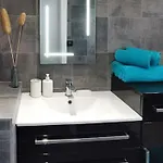 Spacieux 2 Pieces Avec Terrasse, Clim Et Parking Apartamento *